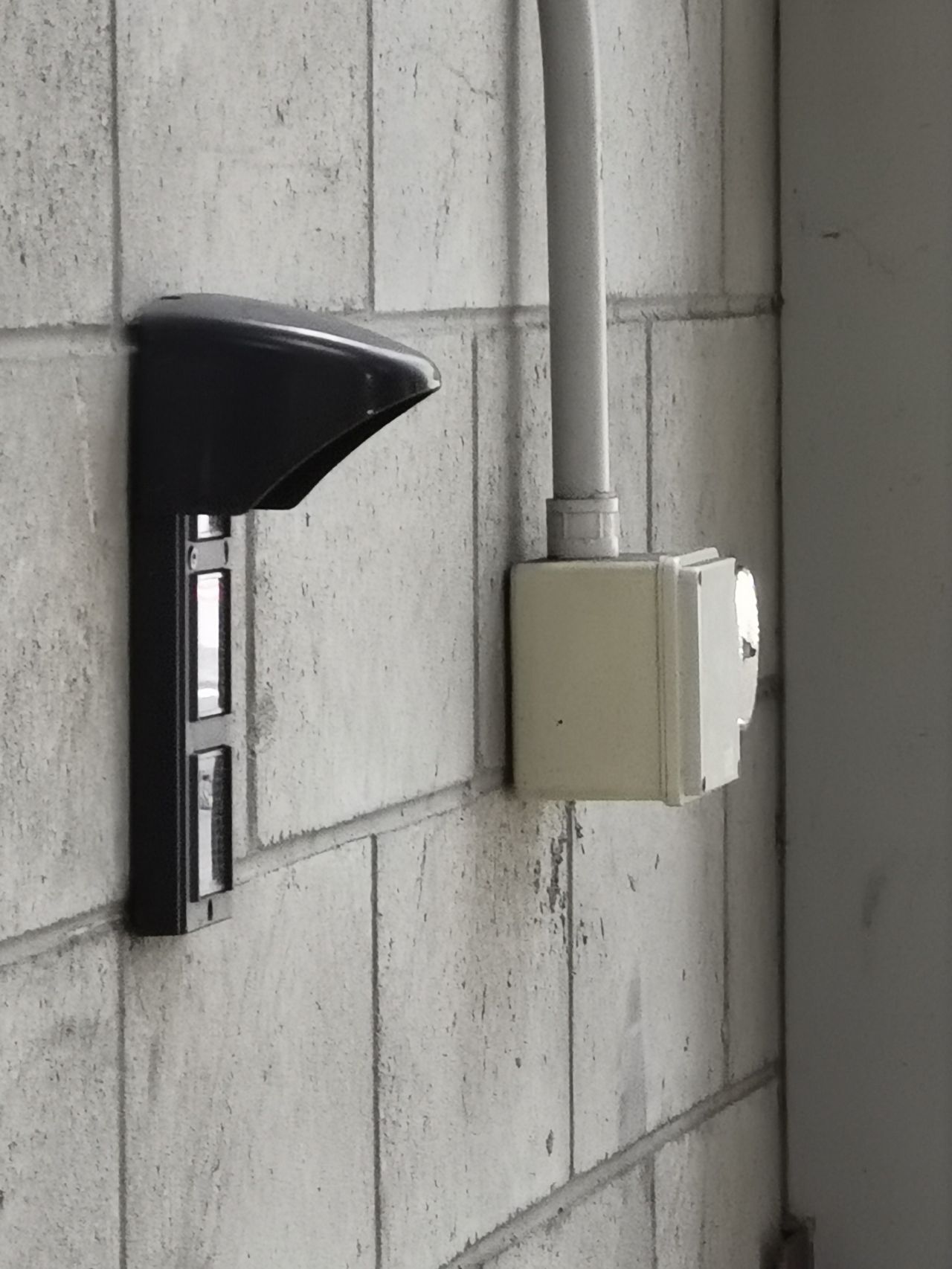PR-11B reflector mounted to a wall